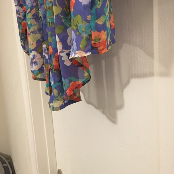 Lauren Conrad- floral top - Picture 2 of 3